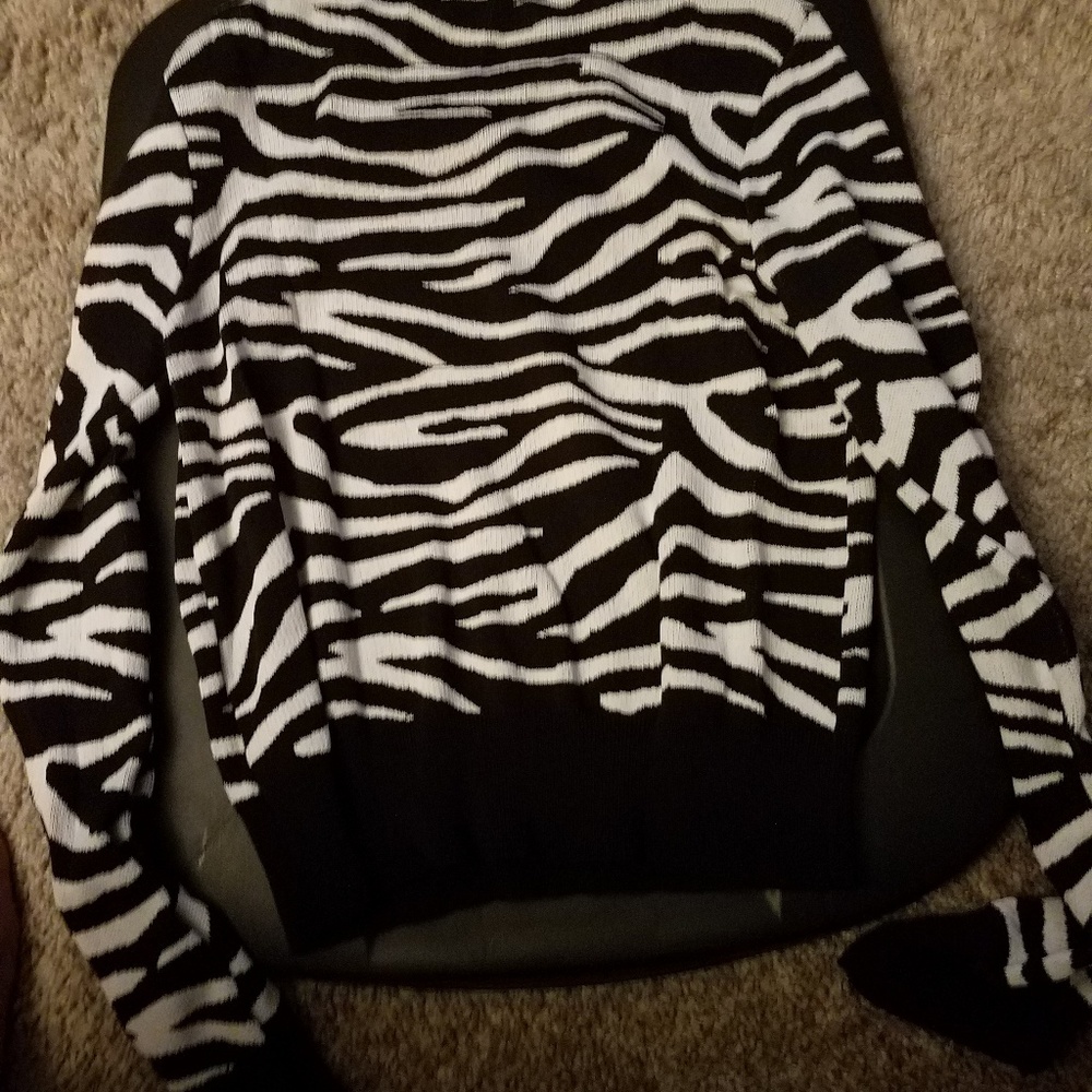 Sweater - Picture 2 of 4